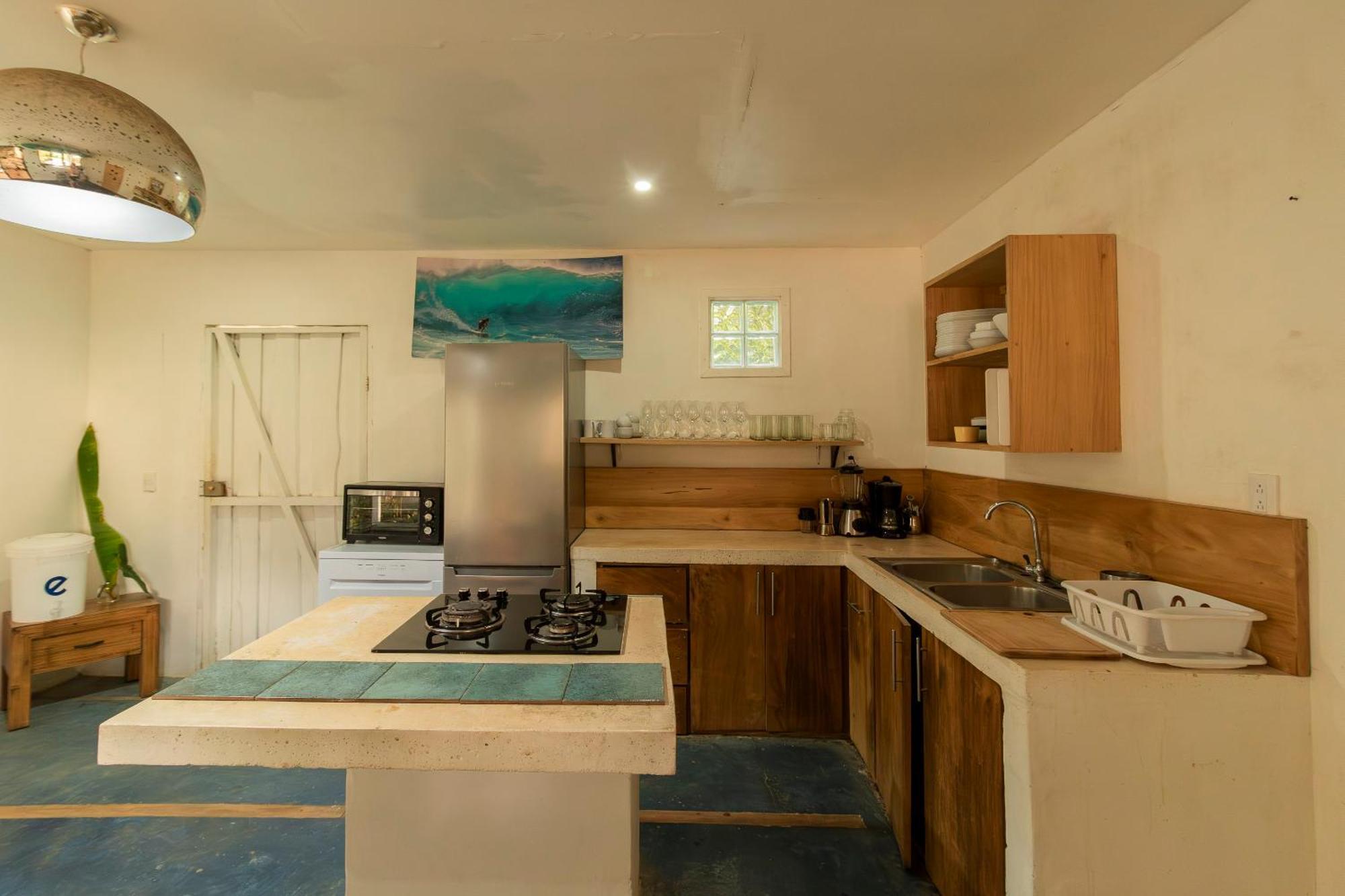 La Sana Surf Hotel, New Management, Few Mn Drive To The Beach Playa Santa Teresa  Экстерьер фото